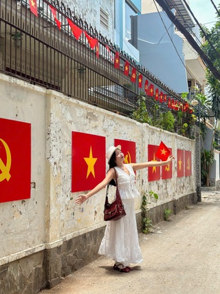 Quán cà phê treo bản đồ Việt Nam hơn 2m, khách đến 3 lần vẫn không có chỗ - 9