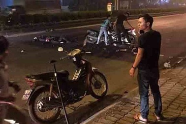 Khởi tố vụ án xe máy kẹp 3 tông xe cảnh sát khiến một Đại uý công an tử vong