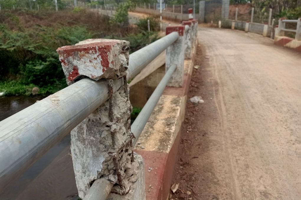 Đắk Lắk vào cuộc vụ xã bật đèn xanh cho xe quá tải qua cầu dân sinh - 4 Đắk Lắk vào cuộc vụ xã bật đèn xanh cho xe quá tải qua cầu dân sinh - 4