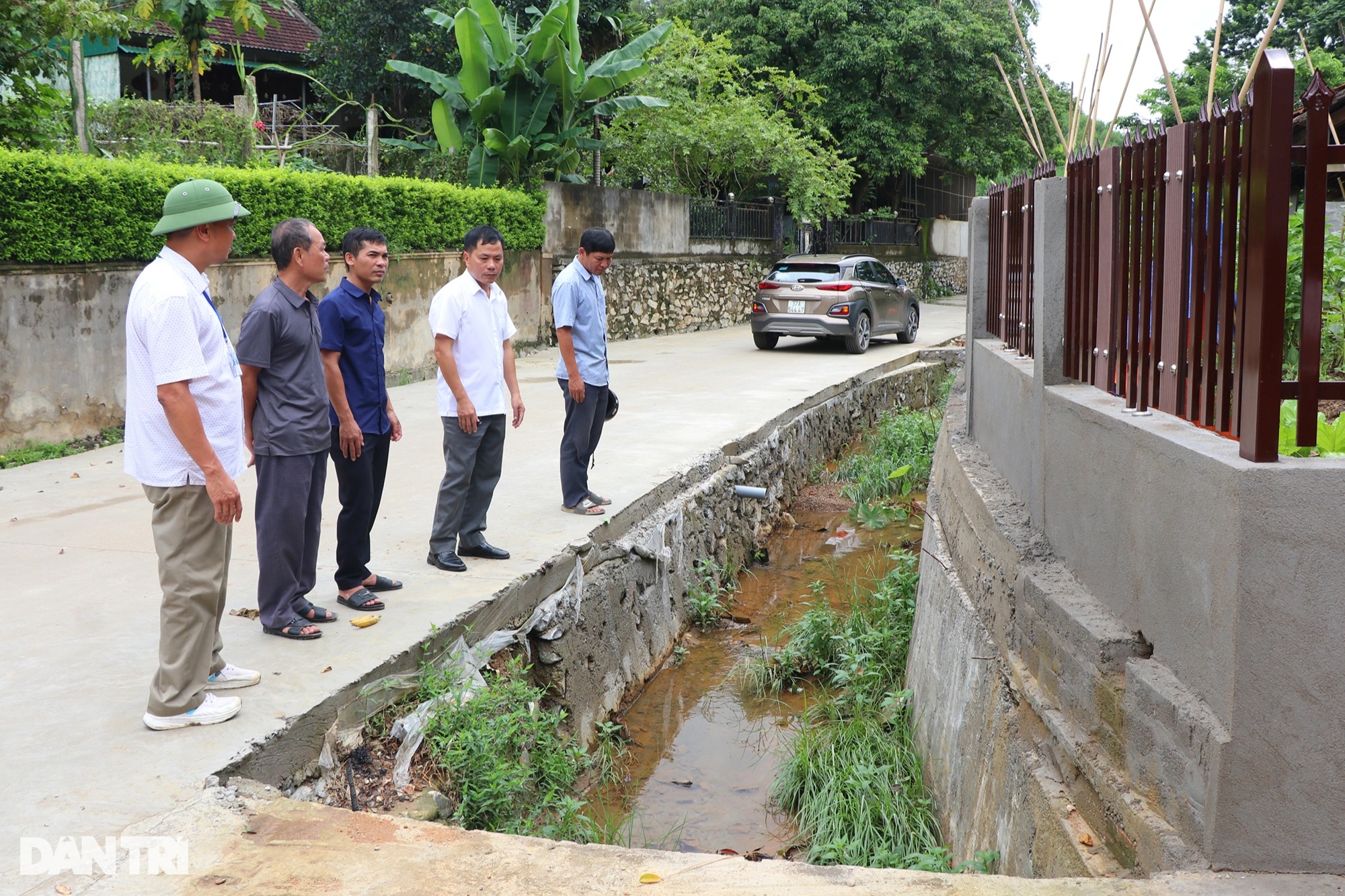 View - Người dân xã miền núi góp 22 tỷ đồng làm đường giao thông nông thôn | Báo Dân trí