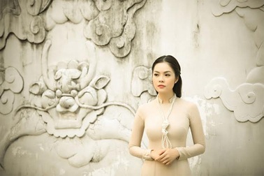 Dương Cẩm Lynh đẹp kiêu sa ngày đầu năm