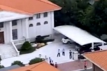 Băng nhóm mang chất nổ bắt cóc tỷ phú Trung Quốc, con trai bơi sông cầu cứu