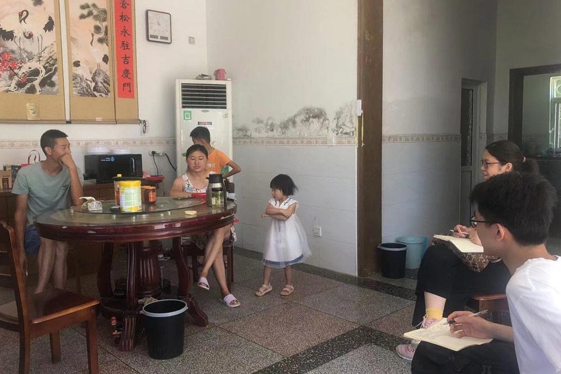 Câu chuyện của những bà mẹ từ bỏ sự nghiệp riêng để ở nhà kèm con học - 4 Câu chuyện của những bà mẹ từ bỏ sự nghiệp riêng để ở nhà kèm con học - 4