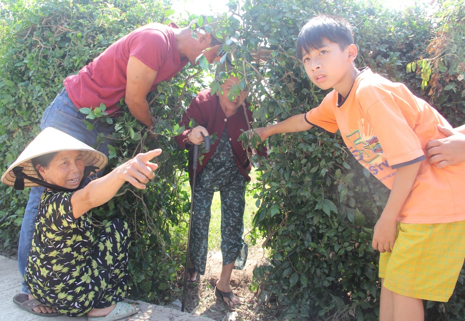 Phạt hành chính, cưỡng chế trả lại đường cho hàng chục hộ dân tại Phú Yên - 5 Phạt hành chính, cưỡng chế trả lại đường cho hàng chục hộ dân tại Phú Yên - 5