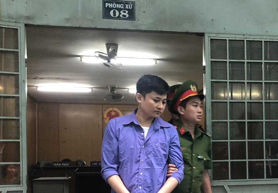 Giả danh nhân viên an ninh sân bay lừa đảo hơn 10 người - 1 Giả danh nhân viên an ninh sân bay lừa đảo hơn 10 người - 1