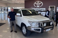 Toyota Land Cruiser chạy gần 1 triệu km, chủ xe quyết định cho "nghỉ hưu"