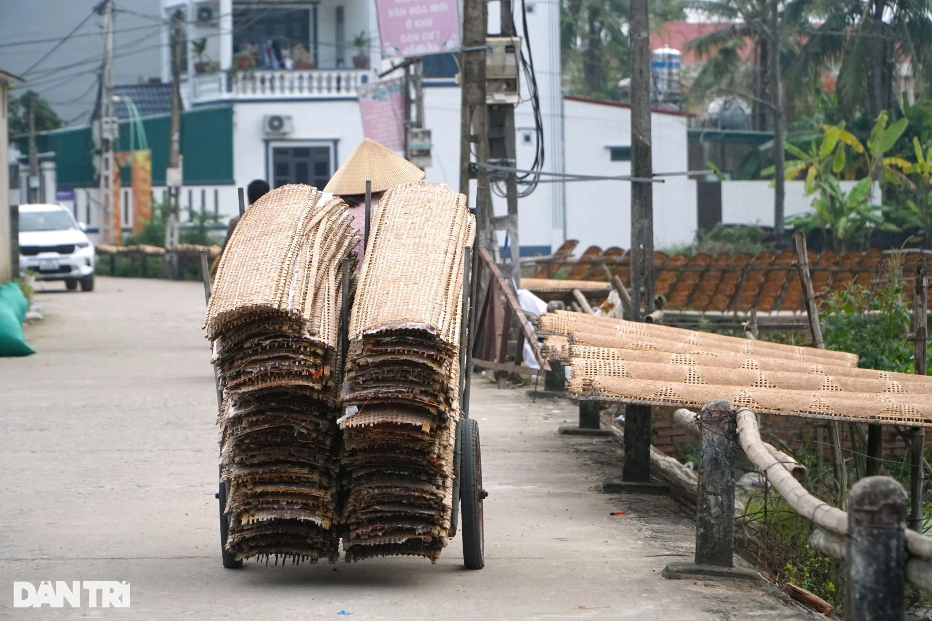 Tráng, quạt hơn 1.000 bánh đa mỗi ngày vẫn không đủ hàng bán Tết - 11 Tráng, quạt hơn 1.000 bánh đa mỗi ngày vẫn không đủ hàng bán Tết - 11