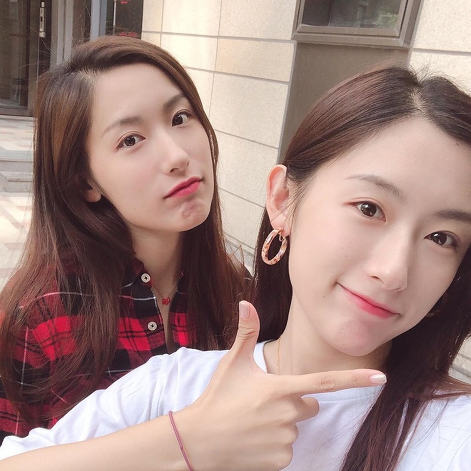 Cặp song sinh xinh đẹp nổi tiếng Trung Quốc tốt nghiệp Harvard giờ ra sao? - 7 Cặp song sinh xinh đẹp nổi tiếng Trung Quốc tốt nghiệp Harvard giờ ra sao? - 7