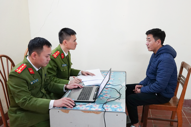 Bắt 3 đối tượng thành viên nhóm "TEAM GTVM26" lừa tiền người dân