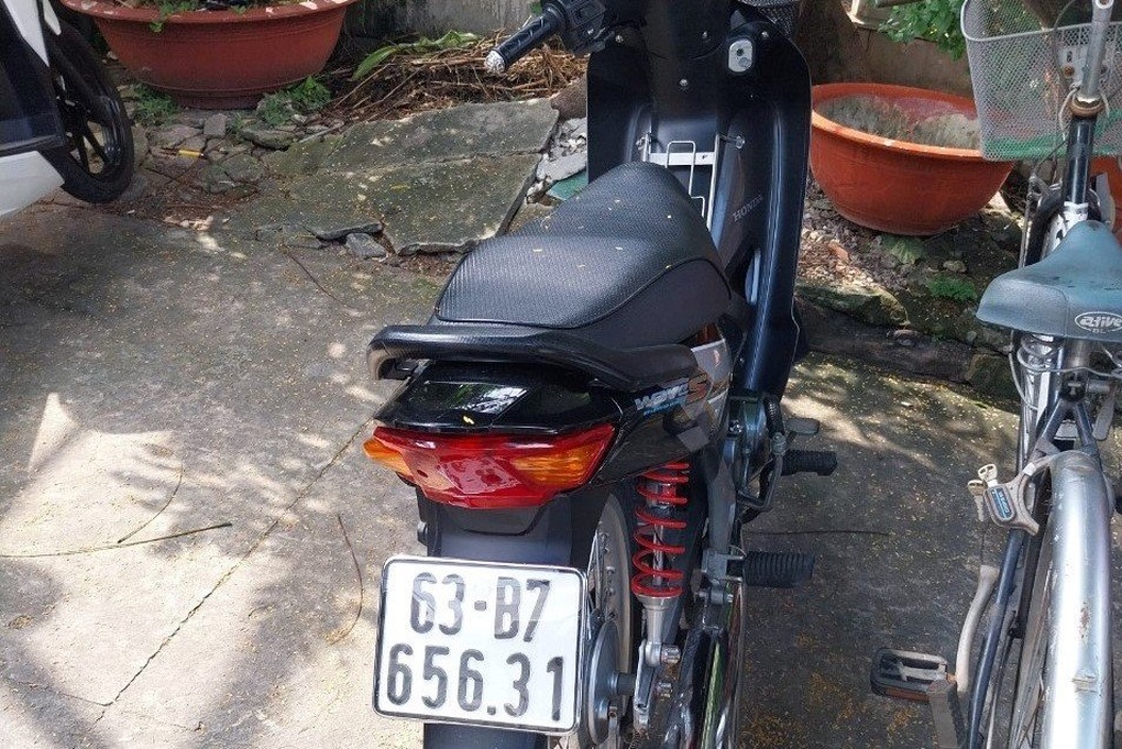 Hai kẻ gian sa lưới khi mang xe máy trộm cắp đi đánh chìa khóa - 1 Hai kẻ gian sa lưới khi mang xe máy trộm cắp đi đánh chìa khóa - 1