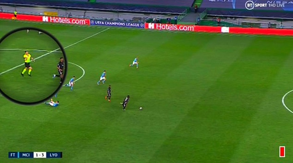 Tranh cãi gay gắt về bàn thua cay nghiệt của Man City - 3 Tranh cãi gay gắt về bàn thua cay nghiệt của Man City - 3