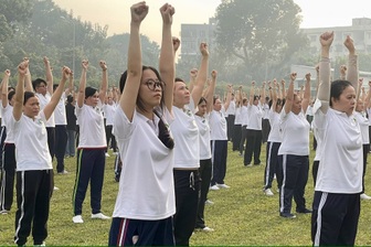 Hàng nghìn người đồng diễn dưỡng sinh từ tinh mơ tại TPHCM