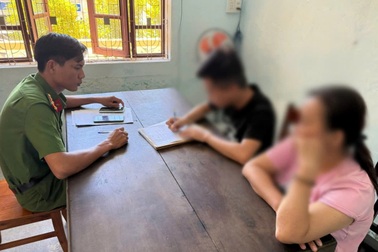 Mẹ vội báo công an khi thấy con xếp hành lý đi Campuchia