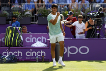 Alcaraz giành vé vào tứ kết, sáng cửa vô địch London Open