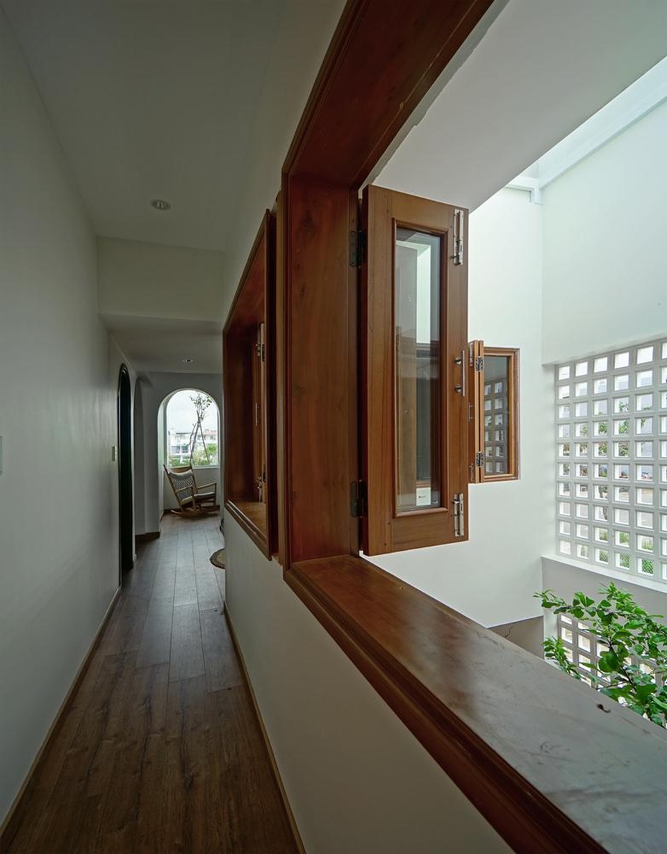 Nhà phố tràn ngập nắng gió ở Quảng Ngãi xuất hiện ấn tượng trên báo Tây - 4 Nhà phố tràn ngập nắng gió ở Quảng Ngãi xuất hiện ấn tượng trên báo Tây - 4
