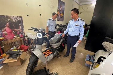 Hiểm họa từ "cơn sốt" độ, chế pin xe điện