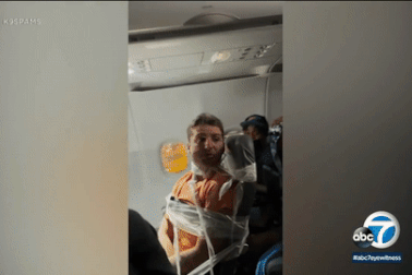 "Sờ soạng" nữ tiếp viên hàng không, nam hành khách bị trói vào ghế