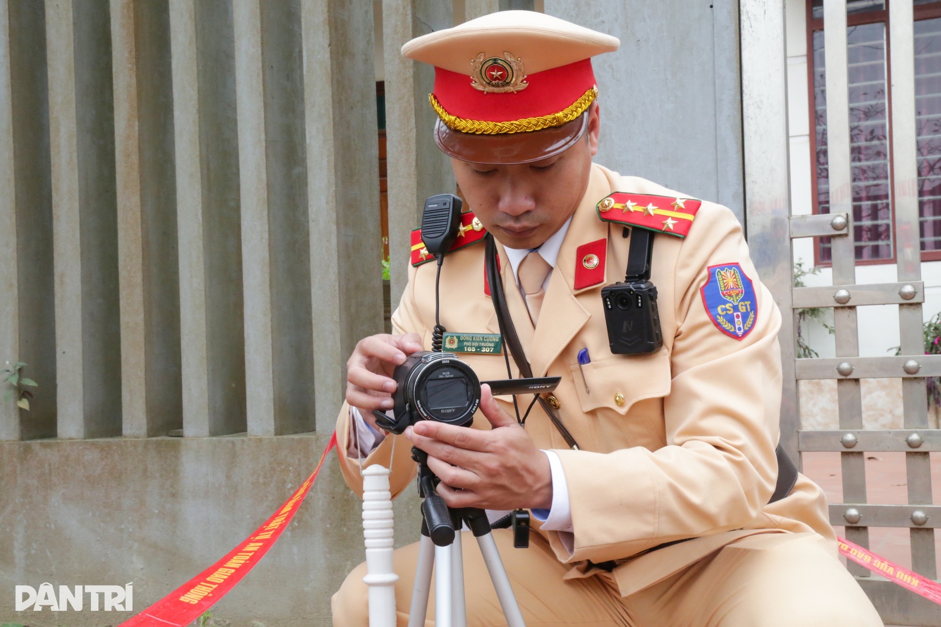 CSGT bay flycam soi tài xế lái xe từ quán nhậu ra đường - 9