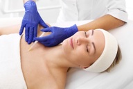 Cô gái 24 tuổi sưng vù hai bên ngực sau tiêm filler tại nhà