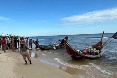 Phát hiện thuyền không người trôi trên biển