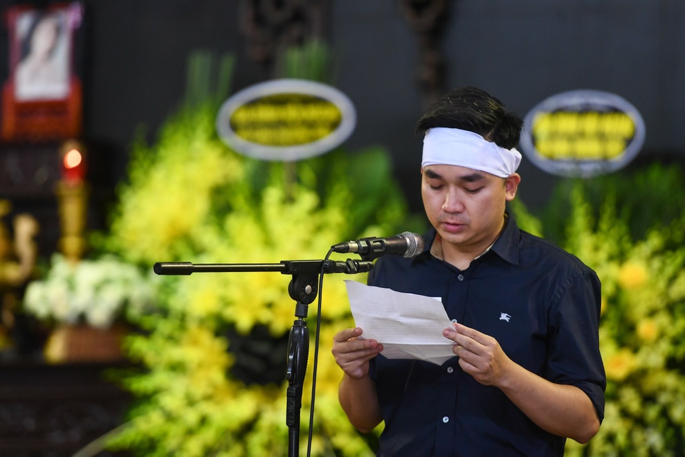 Gia đình, bạn bè đau lòng đưa tiễn Hoa hậu Nguyễn Thu Thủy - 12 Gia đình, bạn bè đau lòng đưa tiễn Hoa hậu Nguyễn Thu Thủy - 12
