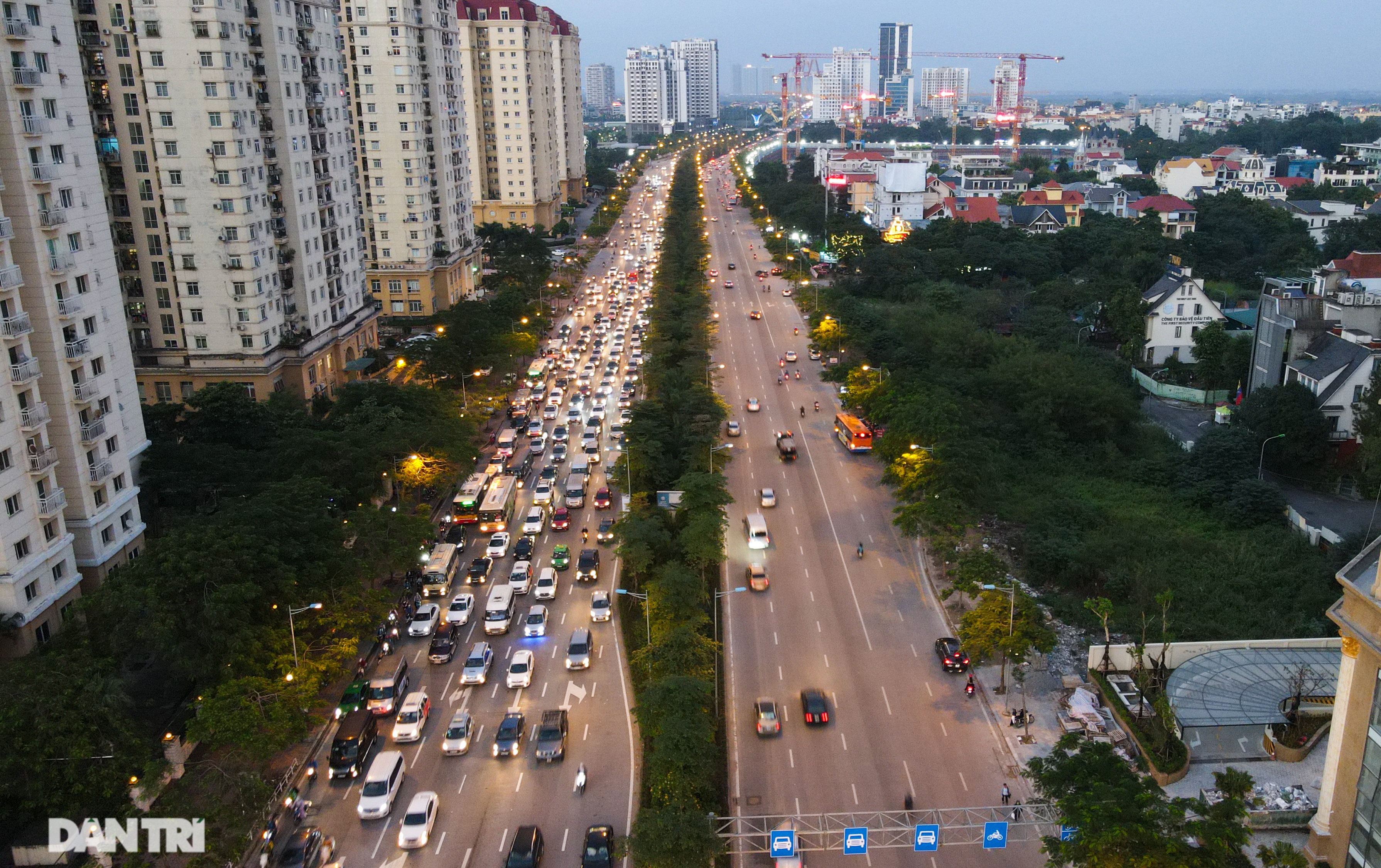Giao thông “nghẹt thở” tại tuyến đường sắp có làn ưu tiên xe buýt - 3 Giao thông “nghẹt thở” tại tuyến đường sắp có làn ưu tiên xe buýt - 3