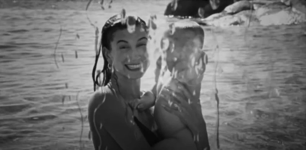 Con trai Justin Bieber lần đầu lộ diện trong video ca nhạc của bố - 2 Con trai Justin Bieber lần đầu lộ diện trong video ca nhạc của bố - 2