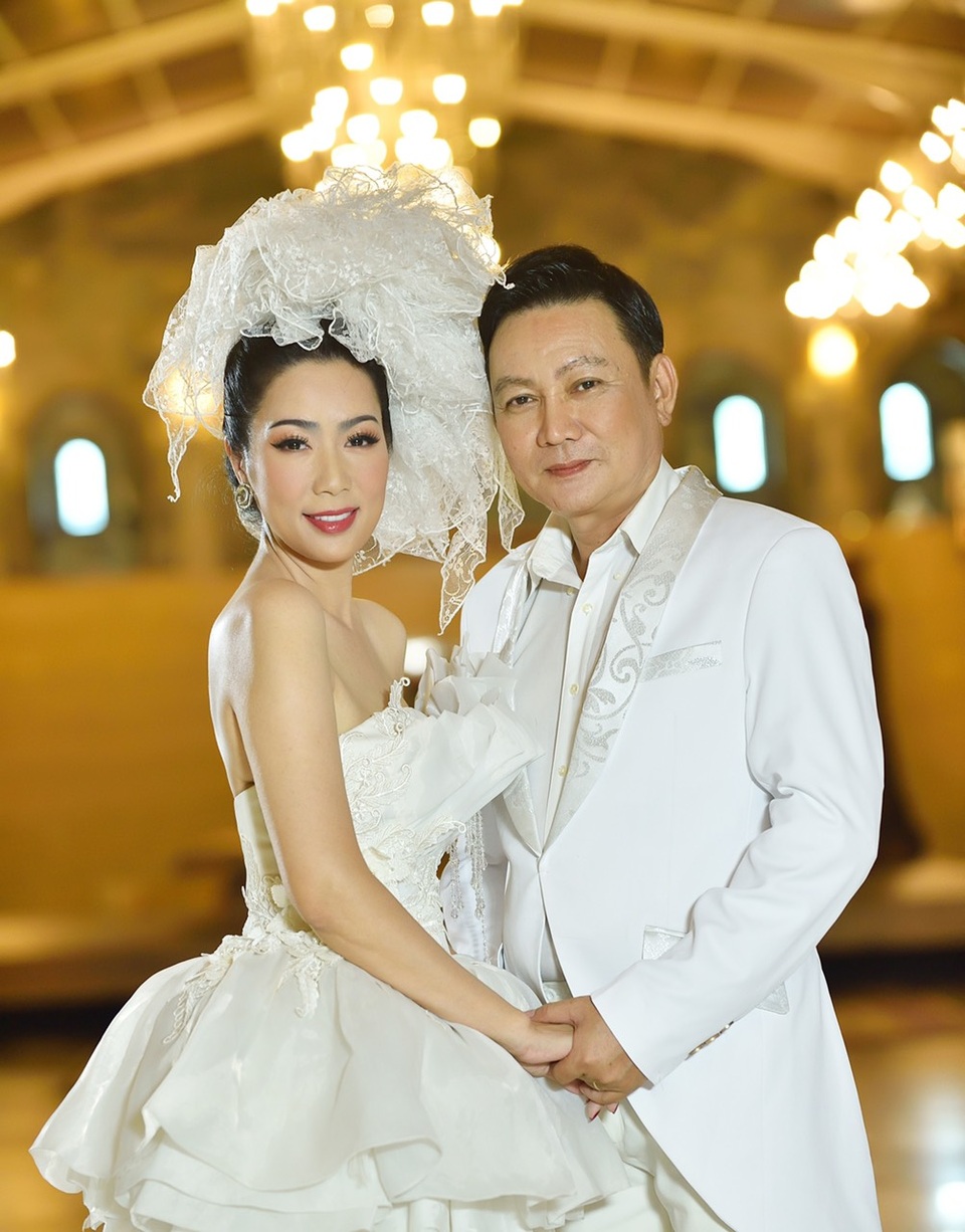 NSƯT Trịnh Kim Chi và ông xã doanh nhân vẫn yêu say đắm sau 20 năm cưới - 2 NSƯT Trịnh Kim Chi và ông xã doanh nhân vẫn yêu say đắm sau 20 năm cưới - 2