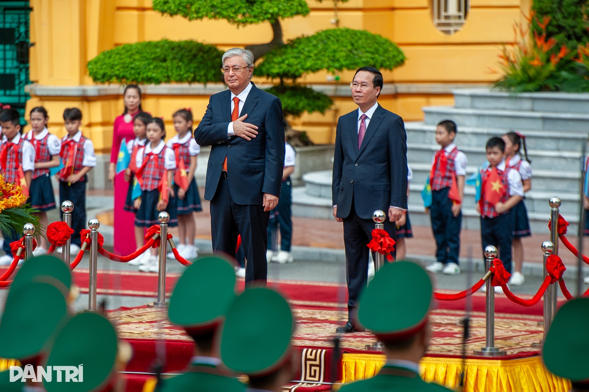 Toàn cảnh lễ đón Tổng thống Kazakhstan thăm chính thức Việt Nam - 2 Toàn cảnh lễ đón Tổng thống Kazakhstan thăm chính thức Việt Nam - 2