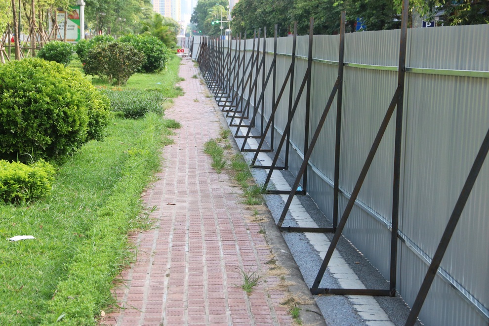 Hà Nội: Tuyến đường đẹp nhất thủ đô trước khi phải xén cây để mở rộng - 3 Hà Nội: Tuyến đường đẹp nhất thủ đô trước khi phải xén cây để mở rộng - 3