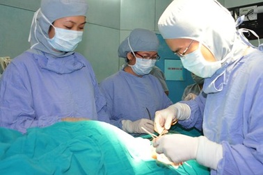 Coi chừng con trẻ bị thủng ruột- bàng quang