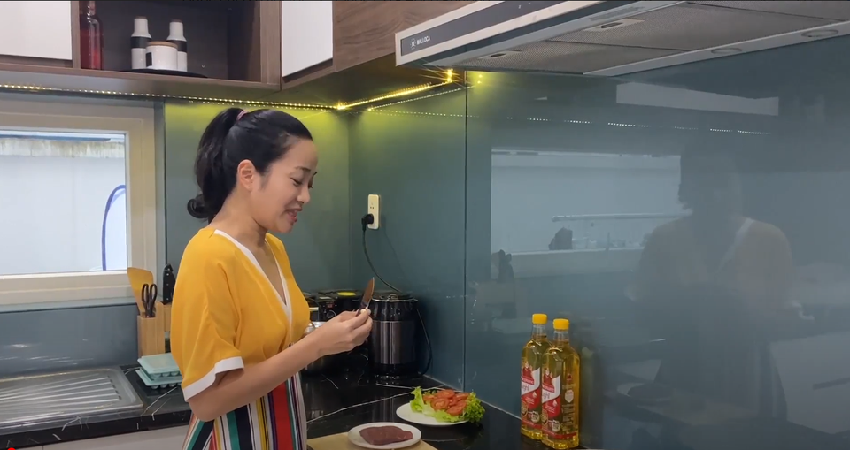 “Tiết lộ” chế độ ăn uống “chuẩn lành mạnh” của gia đình Quốc Cơ - MC Hồng Phượng - 1 “Tiết lộ” chế độ ăn uống “chuẩn lành mạnh” của gia đình Quốc Cơ - MC Hồng Phượng - 1