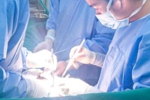 Người đàn ông 10 năm mắc căn bệnh cứ hắt hơi là ruột lại "đi lạc"