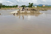 Lũ cuốn trôi đường, hơn 1.600 người dân ở Gia Lai bị cô lập