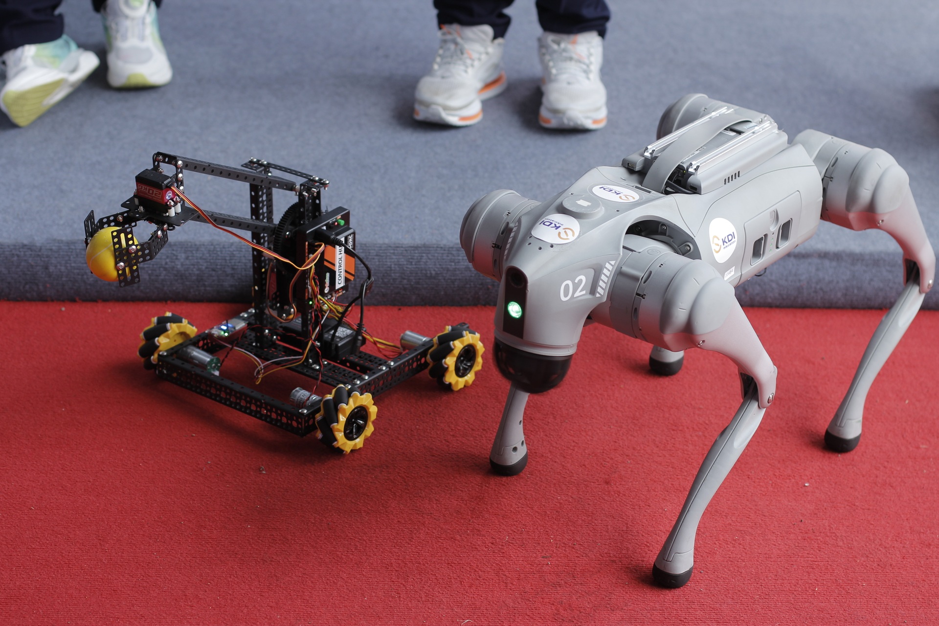 جب ویتنامی ڈرون، روبوٹ اور چپس HCMC ٹیکنالوجی نمائش میں Khi drone, robot và chip Việt “lên sóng” tại triển lãm công nghệ TPHCM - 2