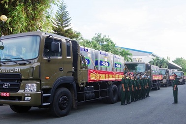 Bộ Quốc phòng huy động hơn 1.300 phương tiện vận chuyển vắc xin Covid-19