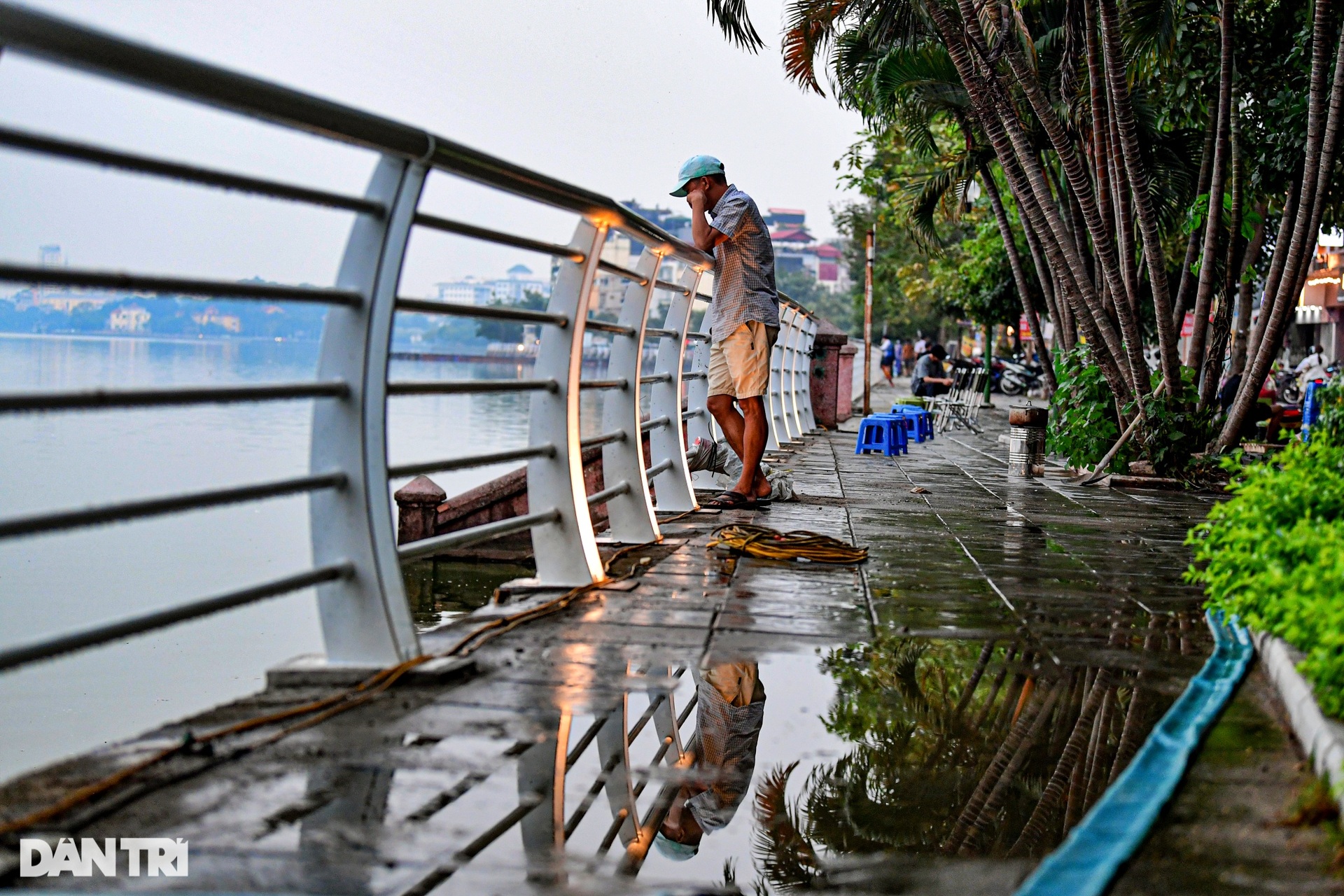 Hà Nội thay mới lan can hồ Tây, góc biểu tượng Khuê Văn Các được giữ nguyên - 4 Hà Nội thay mới lan can hồ Tây, góc biểu tượng Khuê Văn Các được giữ nguyên - 4