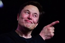 Elon Musk có hành động bất ngờ sau khi trở thành người giàu nhất thế giới