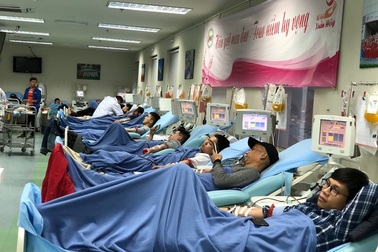 Máu hiến tình nguyện, vì sao người bệnh vẫn phải trả phí?
