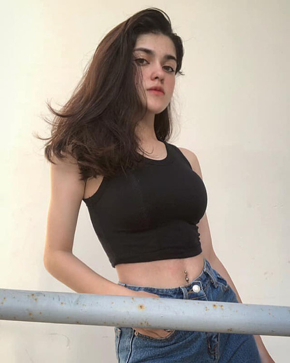 Nữ sinh Việt lai Tây tư vấn cách mặc áo 2 dây, crop top - 5 Nữ sinh Việt lai Tây tư vấn cách mặc áo 2 dây, crop top - 5
