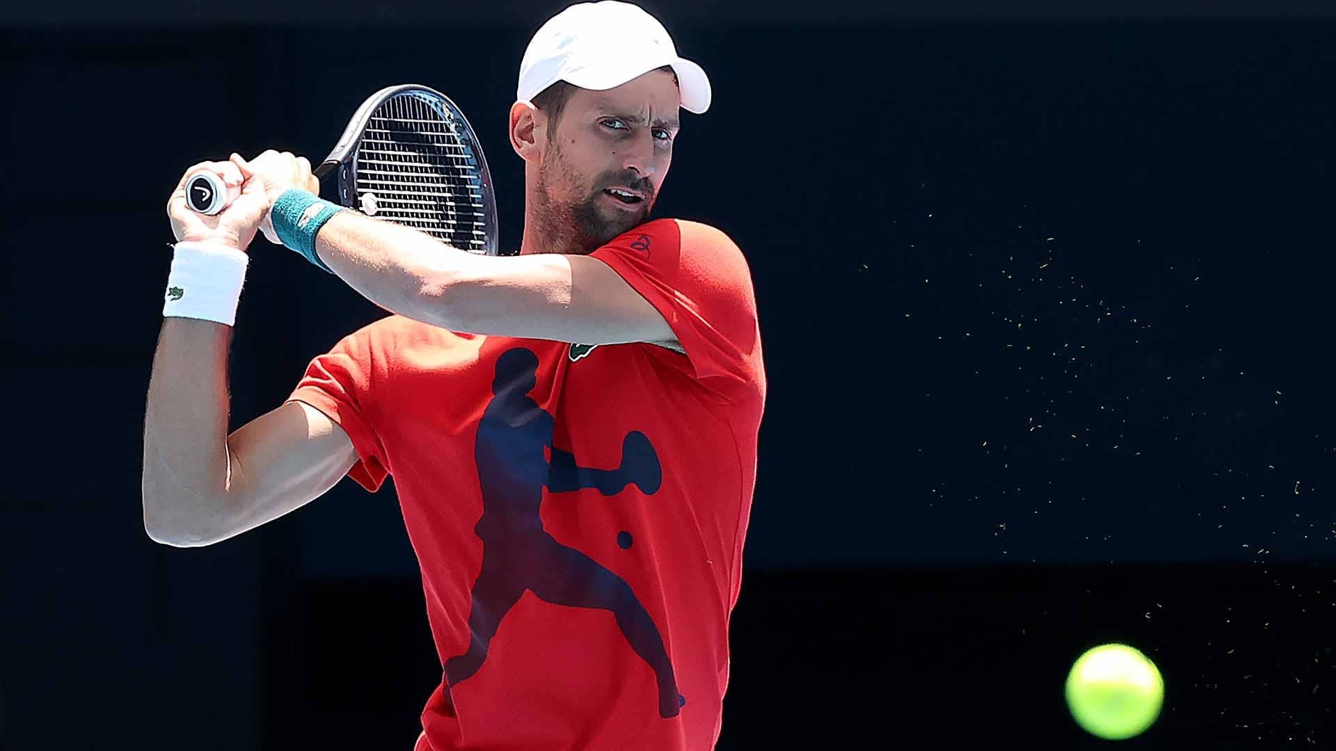 Chuyên gia: Alcaraz sẽ vượt qua Djokovic ở Australian Open 2024 - 5 Chuyên gia: Alcaraz sẽ vượt qua Djokovic ở Australian Open 2024 - 5