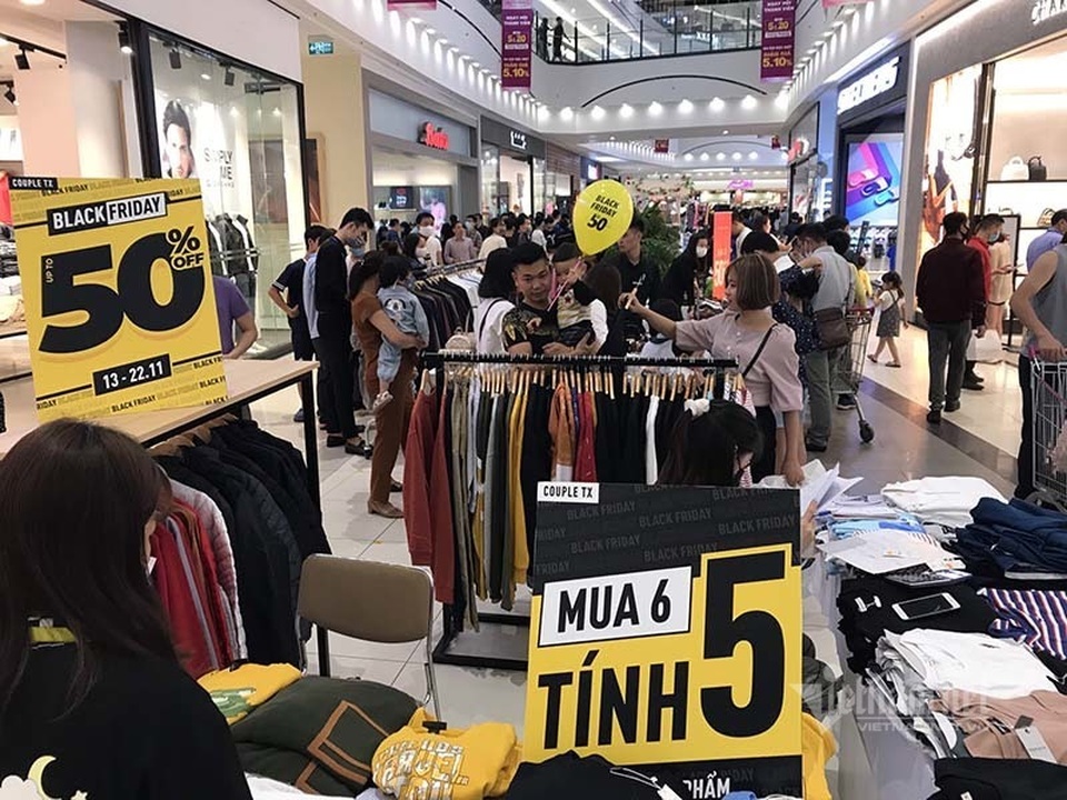 Ngày đen tối: Thế giới lo sợ lệnh cấm, dân Việt tưng bừng hiếm có - 3 Ngày đen tối: Thế giới lo sợ lệnh cấm, dân Việt tưng bừng hiếm có - 3
