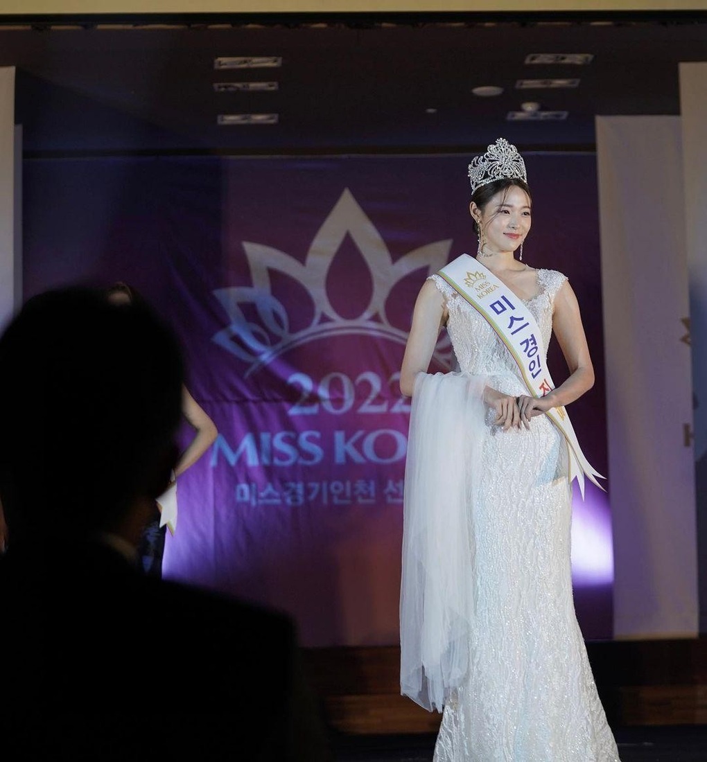 Đương kim Hoa hậu Trái đất khác lạ, hoạt động mờ nhạt sau đăng quang - 12 Đương kim Hoa hậu Trái đất khác lạ, hoạt động mờ nhạt sau đăng quang - 12