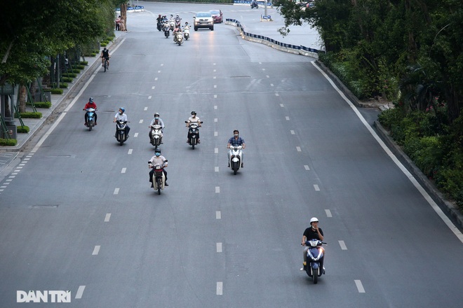 So sánh giao thông ở Hà Nội đông - vắng khác biệt khi giãn cách xã hội - 10 So sánh giao thông ở Hà Nội đông - vắng khác biệt khi giãn cách xã hội - 10