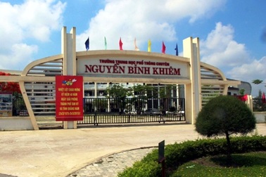 Học sinh đạt giải bị “giam” tiền thưởng, phụ huynh bức xúc