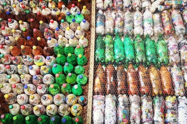 Ecobrick: Cách xử lý rác nhựa khả thi