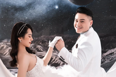 Ca sĩ Vũ Duy Khánh cưới vợ trẻ kém 10 tuổi