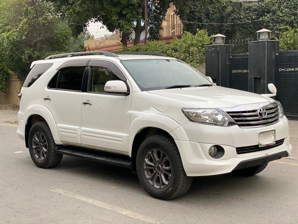 Chuyên gia chỉ cách nhận biết taxi cũ “lột xác” thành xe gia đình chơi Tết - 3 Chuyên gia chỉ cách nhận biết taxi cũ “lột xác” thành xe gia đình chơi Tết - 3