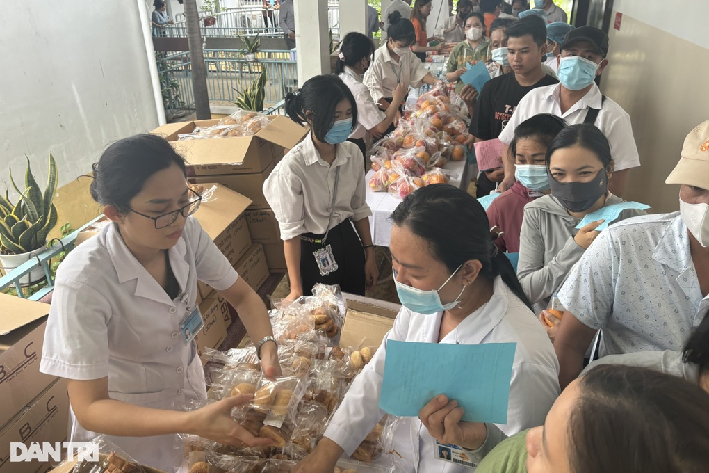 Những người thầm lặng bên bệnh nhân hiến tạng chết não lúc khó khăn nhất - 4 Những người thầm lặng bên bệnh nhân hiến tạng chết não lúc khó khăn nhất - 4