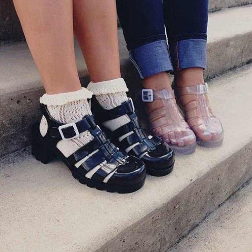 Sandal nhựa được yêu thích trong mùa hè - 2 Sandal nhựa được yêu thích trong mùa hè - 2